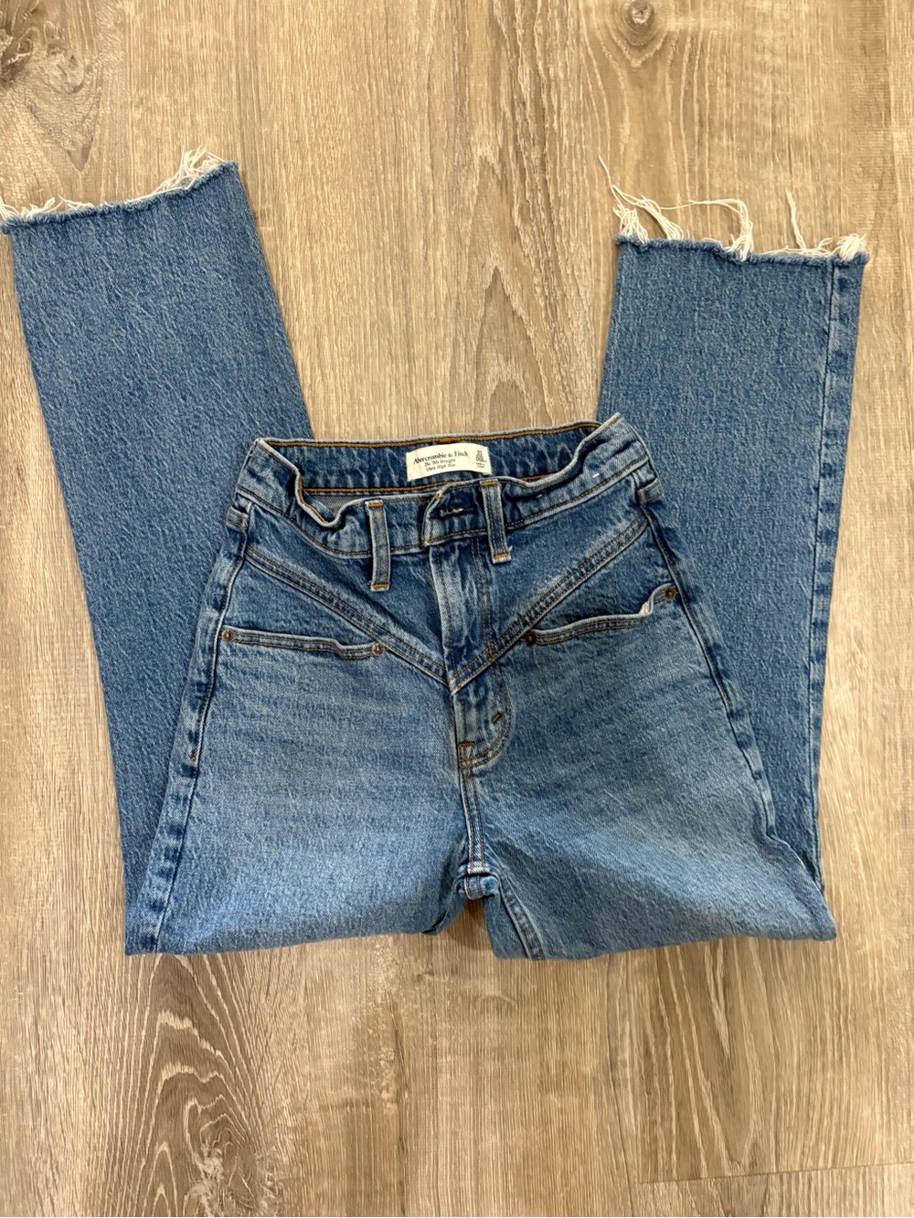 Abercrombie & Fitch High-Rise Straight Leg Jeans - Medium Blue